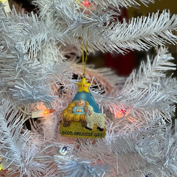 Nativity Christmas Tree Ornament - Picture 1 of 4